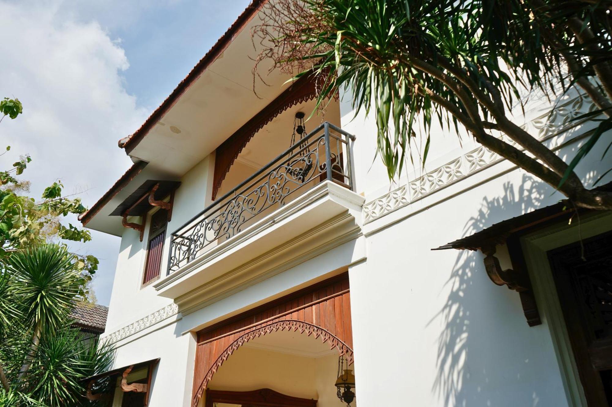 The Mangkoro Hotel By Sinergi Baturetno Exterior foto